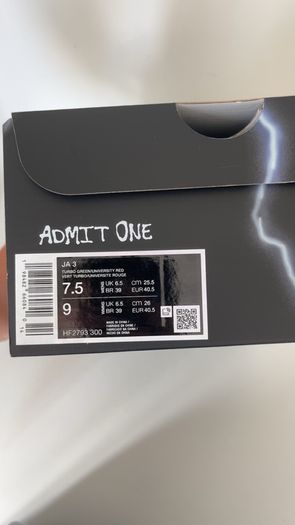 Basketball shoes