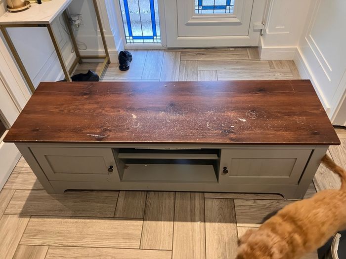 Television cabinet