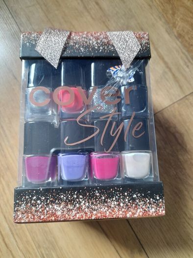 Unopened nail polish set