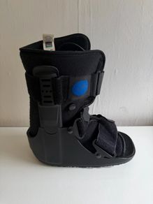 inflatable walking boot features