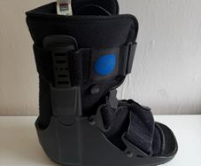 inflatable walking boot features