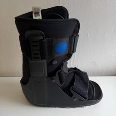 inflatable walking boot features