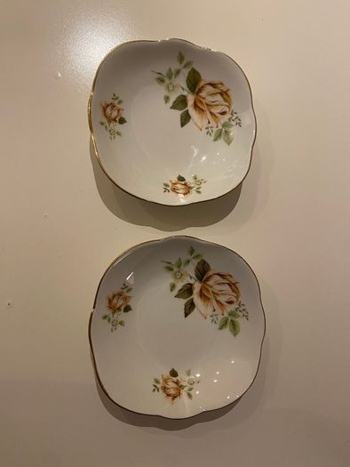 Pair of little Vintage China cmeilow  floral dishes