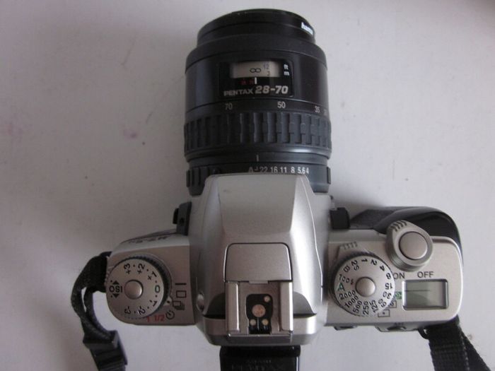 Pentax MZ 5n SLR 35mm Film Camera 28 -70 mm Pentax Lens Vintage