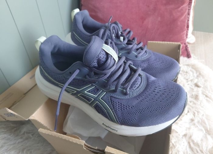 asics Runners size 6