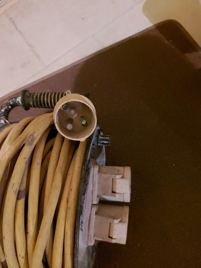 120V Industrial Trade Cable Reel, With 2 Outlets, working fine