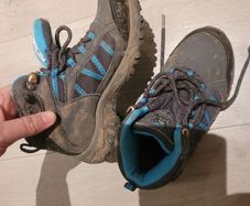 kids hiking boots