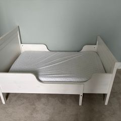Toddler bed