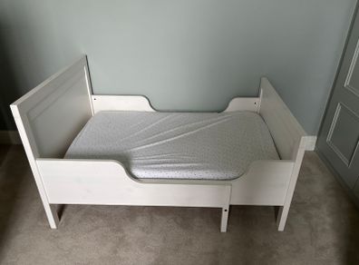 Toddler bed