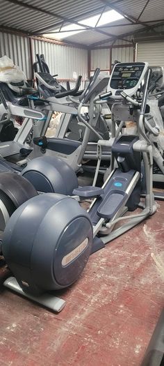 Precor EFX 835 crosstrainer