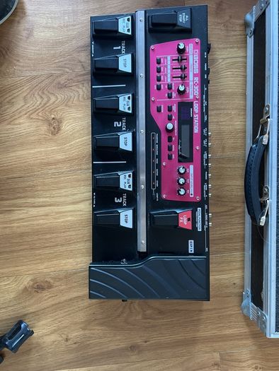 Boss RC-300 Loop station with flight case and power supply