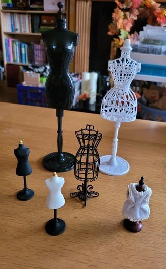 Dolls house / Miniature - sewing machines, haberdashery etc