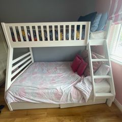 Triple bunk bed