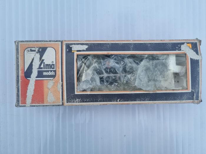 00 Gauge train