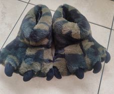 F&F Camo Monster Paw Slippers Size UK 5-6 (EU 38-39) Novelty Claw Slippers