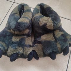 F&F Camo Monster Paw Slippers Size UK 5-6 (EU 38-39) Novelty Claw Slippers