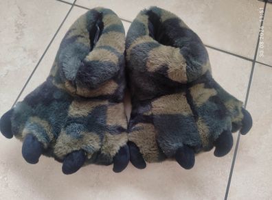 F&F Camo Monster Paw Slippers Size UK 5-6 (EU 38-39) Novelty Claw Slippers