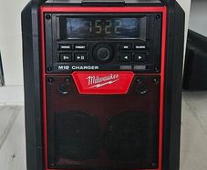 Milwaukee M18 RC-0 230V or 18V AM / FM Site Radio