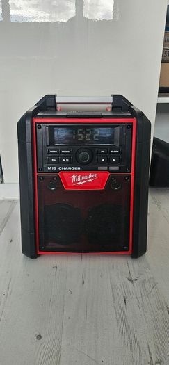 Milwaukee M18 RC-0 230V or 18V AM / FM Site Radio