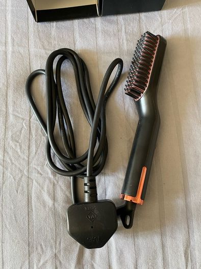3 in 1 straightener brush, like new, barely used