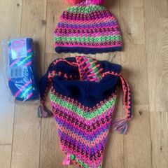 Mim Pi Hat, Scarf & Tights