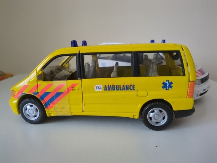 Condition 1:43 Die-Cast Models - Mercedes Vito Ambulance & Police Van