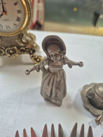 Metal collectors items
