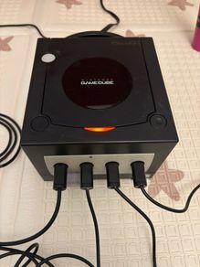 Nintendo GameCube Console + Official Memory Card, 4 Controllers & 2 Games