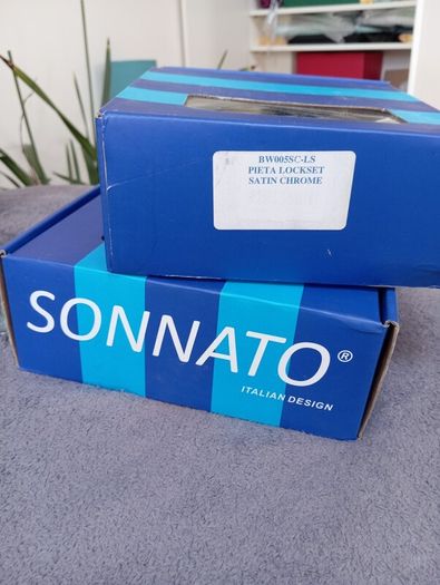 Sonnato chrome door handles