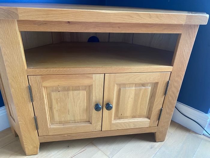 Corner Unit / TV Table