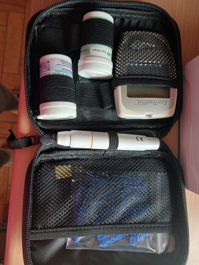 Blood glucose and cholesterol monitor