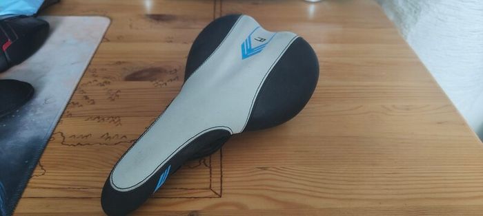 Bicycle seat