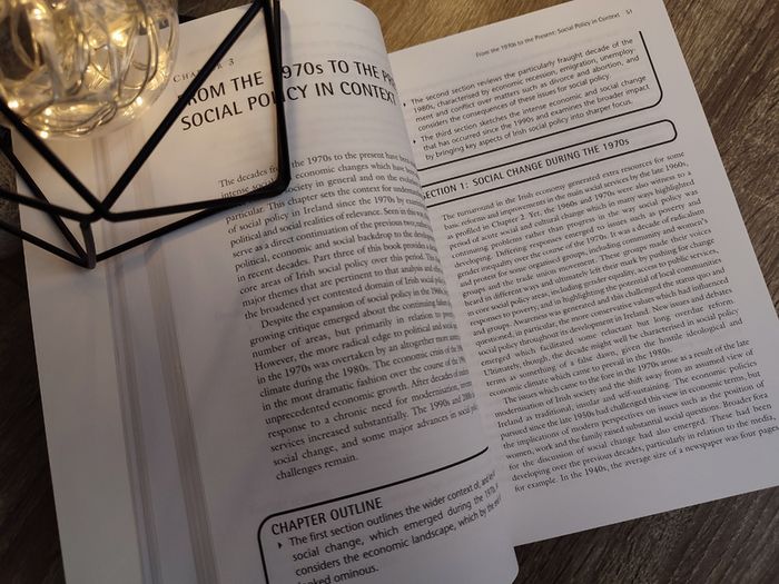Irish Social Policy ! A Critical Introduction ! RRP 45 Euro ! 2009 ! by Gill Education !