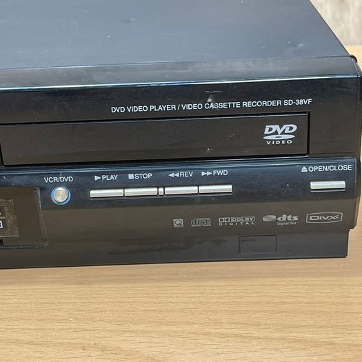 Toshiba SD-38VFKF DVD Video Player / VHS VCR Combo
