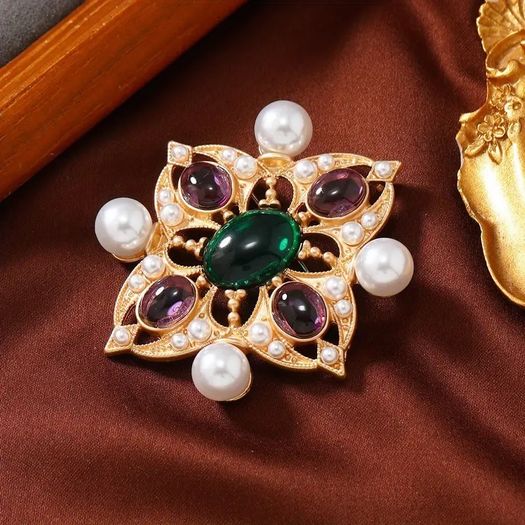 Vintage Style Emerald Faux Pearl Brooch