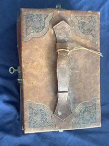Rare Vintage Chinese Mahjong Set 144 Bakelite Tiles, Accessories and Key . Kiu Yih Case