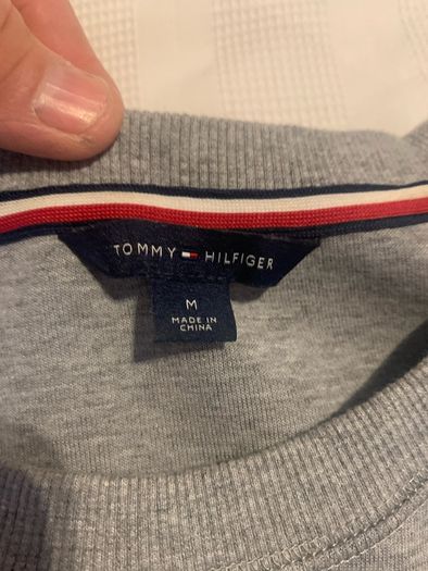 Tommy Hilfiger sweat shirt. Size medium.