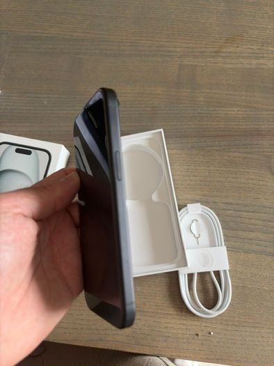 iPhone 15 128GB, Case & Screencover