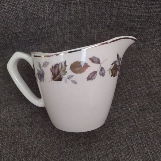 1974/76 Myott half pint jug,Springwood pattern