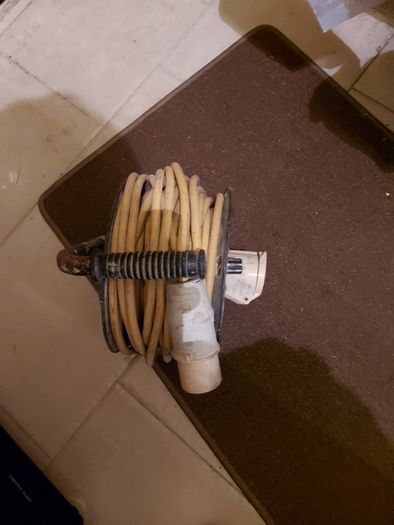 120V Industrial Trade Cable Reel, With 2 Outlets, working fine