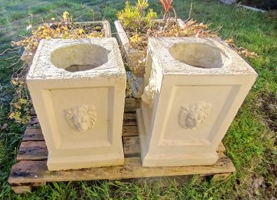 Flower urns