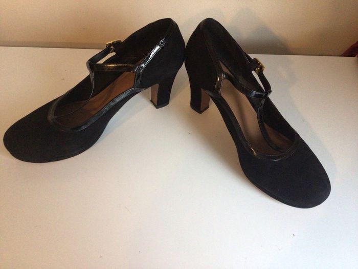 Clarks Ladies Suede Leather Mary Jane Court Shoes Wide Fit size 7.5 E Can Post