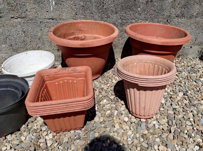 Lots Of Plant Pots (used).
