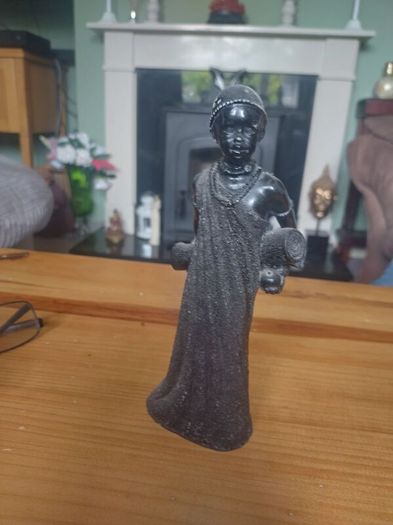 African resin statues