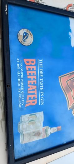 Beefeater advertising frame picture,buyer collects or pays postage thank you, see pictures for condition, sold as is.