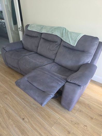 Recliner sofa