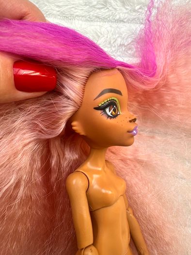 Mattel G3 Monster High Skulltimate Secrets Wave 1 Clawdeen Wolf Doll ONE hand Is Missing Used Please see photos