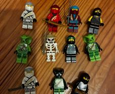 Lego Ninjago minifigure lot/ bundle snakes, ninja, skeletons