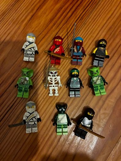 Lego Ninjago minifigure lot/ bundle snakes, ninja, skeletons