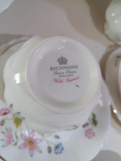 Richmond Bone China 21 piece Tea set 'Wild Anemone'